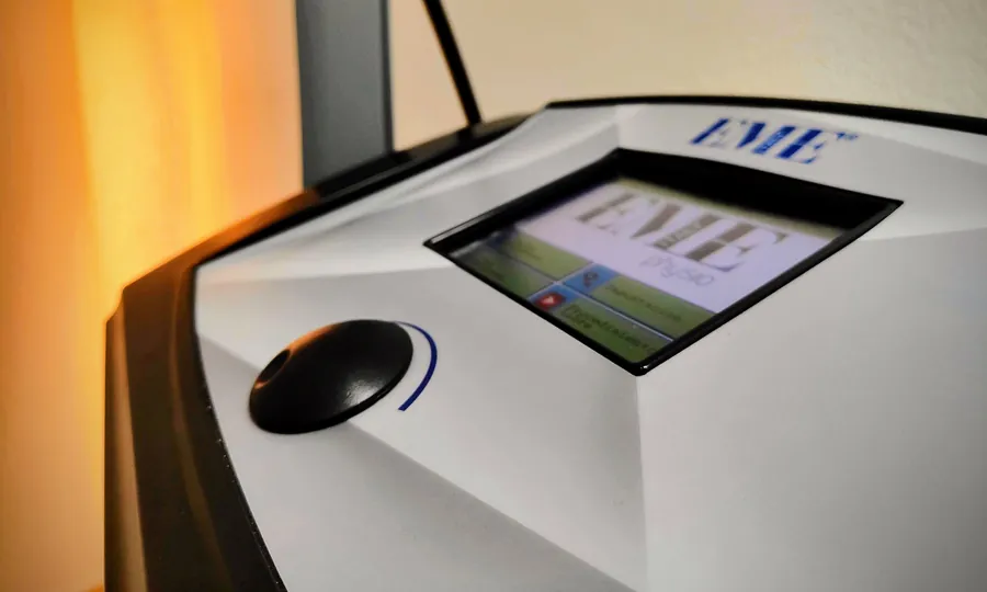 Uno de los equipos de electroterapia de la clínica
