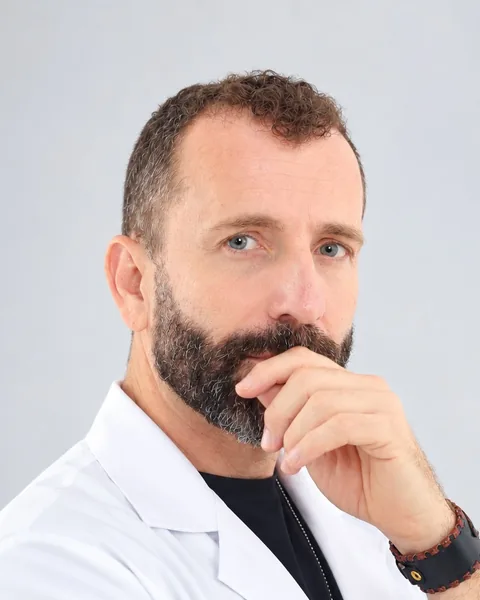 Andrés Martínez Vanaclocha, fisioterapeuta de la clínica
