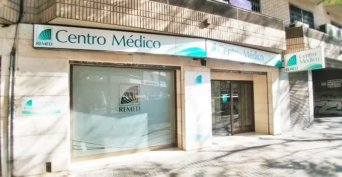Fachada del Centro Médico REMED, en la calle de Jesús, 81, donde está la clínica