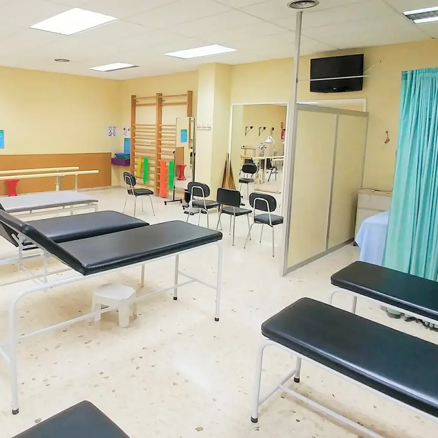 El gimnasio de rehabilitación de la clínica